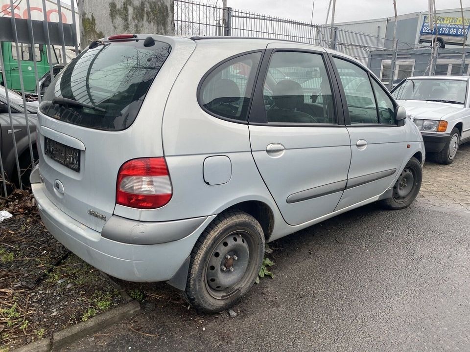 SCHLACHTFEST Renault Scenic JA 2.0 Benzin Ersatzteile auto teile in Köln