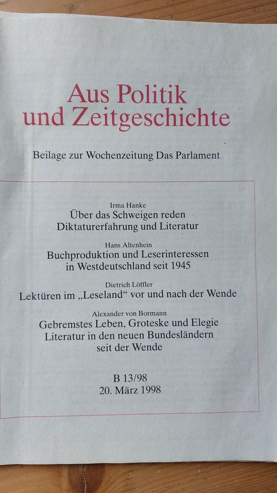 2 Beilagen aus Das Parlament – Themen zur Literatur in Würzburg