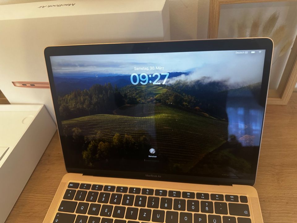 Händler - Macbook Air 13 M1 512GB 8GB 8C GPU 97% Akku Magic Mouse in Krefeld