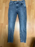 Jeans Hose Damen von ONLY Gr. L/30 grau Nordrhein-Westfalen - Nümbrecht Vorschau