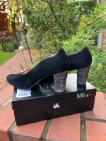 Schwarzer High Heels , Wildleder Gr42 Absatz Blumen/Metall Nordrhein-Westfalen - Borgholzhausen Vorschau