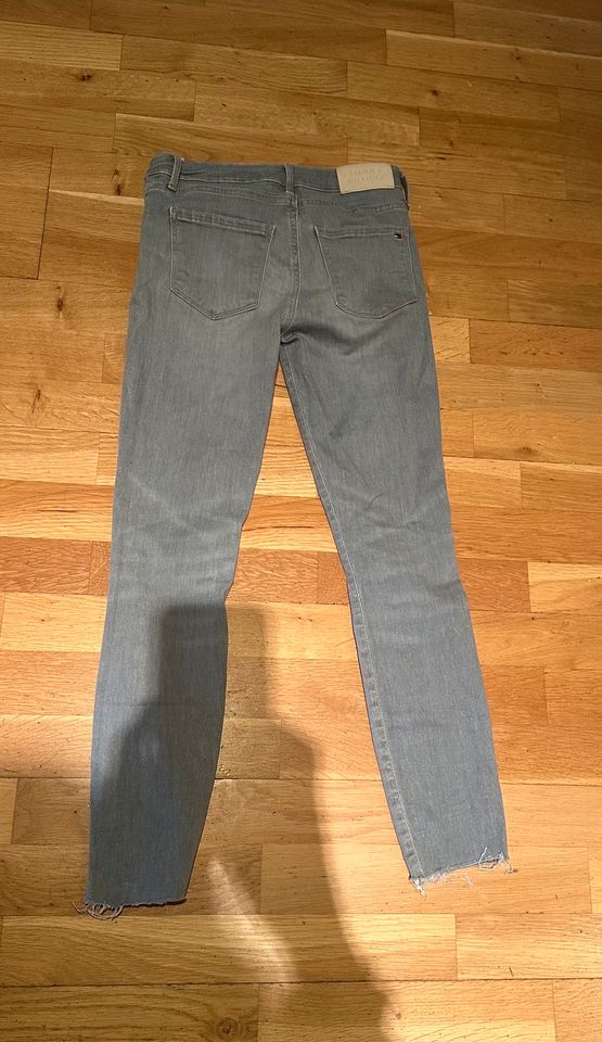 Hilfiger Skinny Jeans W 25 L 28, grau in Düsseldorf