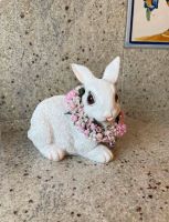 Hase Figur Deko lebensecht Blumenkranz Ostern Frühling weiß Nordrhein-Westfalen - Marl Vorschau