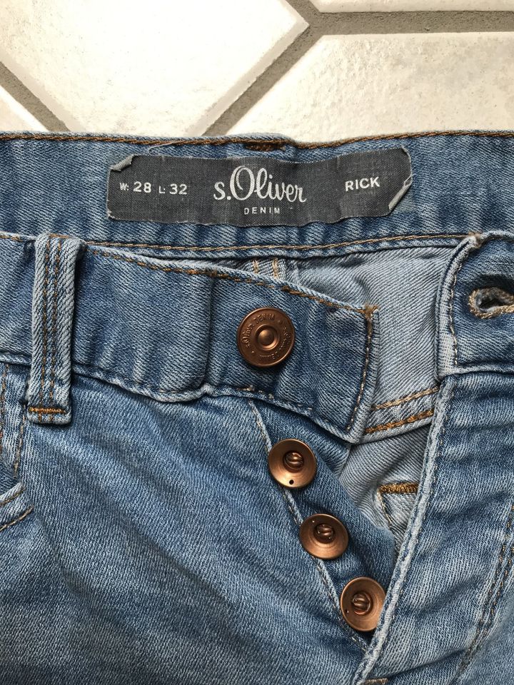 Jeans S. Oliver W: 28 L: 32 (fällt aus wie Gr. 170/176) neuwertig in Malterdingen