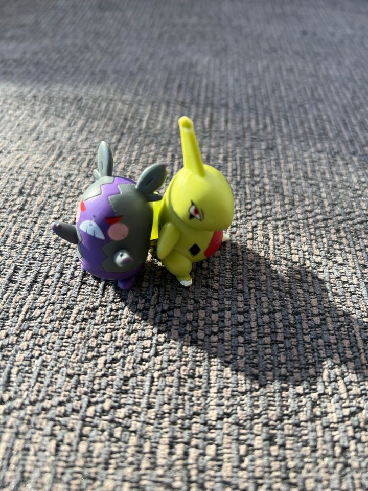Neue pokemon plüschfigur battle figure pack larvitar, morpeko in Krefeld