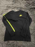 Nike Pullover Schwarz Grün in S für 25€ VB Nordrhein-Westfalen - Hagen Vorschau