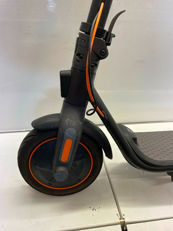 ‼️ E Scooter Segway Ninebot F40D Max. bis 120 kg 17,1 kg defekt in Wunstorf