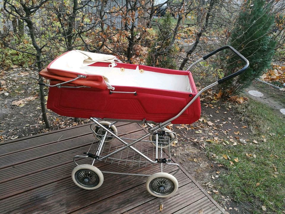 Rot Zekiwa Kinderwagen und Sportwagen bzw Buggy DDR in Leipzig