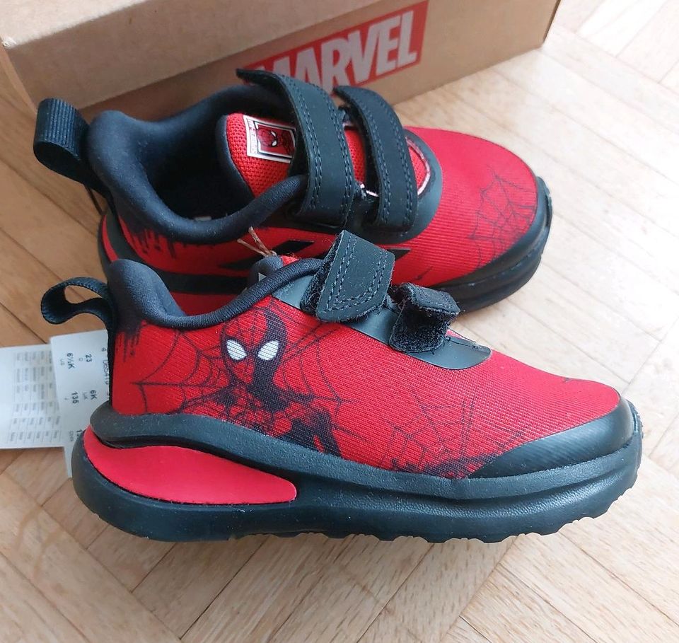 Adidas Marvel Spiderman Turnschuhe Gr. 23 ***neu*** in Vienenburg