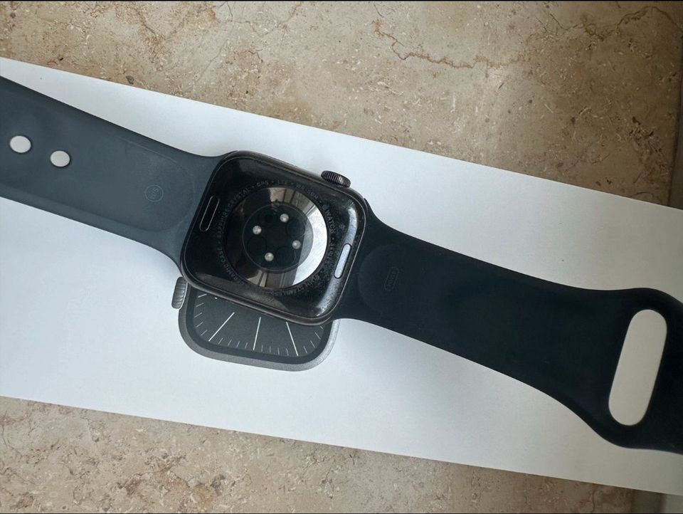 Apple Watch Series 9 GPS + Cellular, 41 mm Edelstahl in Herzogenrath