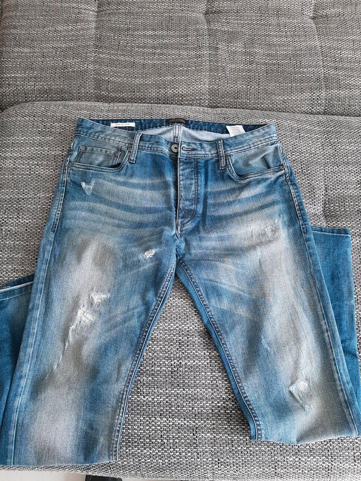 Herren Jeans Jack and Jones W33 L 32 in Rüdesheim