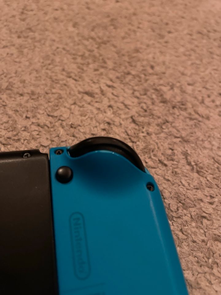 Nintendo Switch gut erhalten mit viel Zubehör!!! in Waldbröl