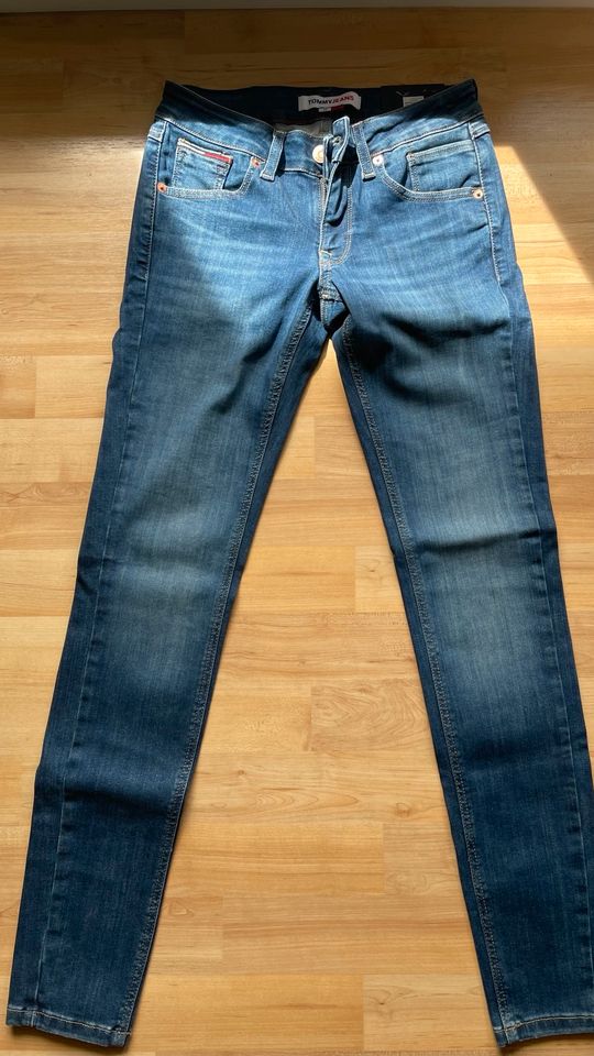 Neu ** Thommy Hilfiger Jeans 25/30 in Halle