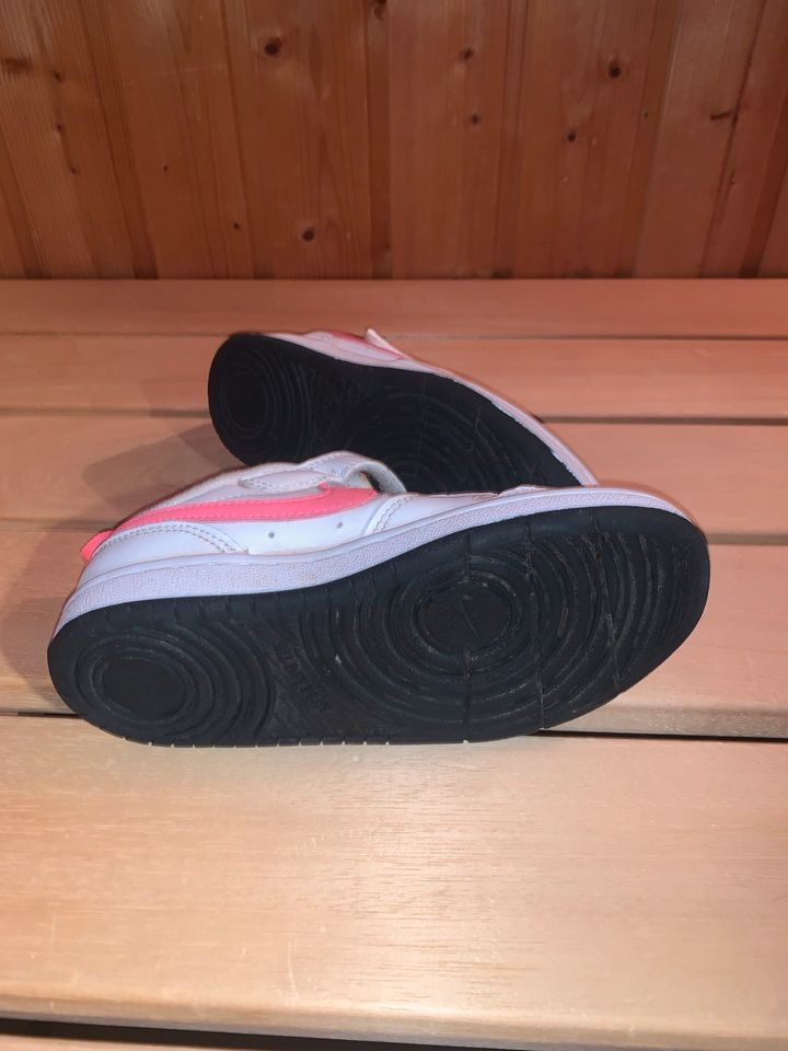 Nike Sneaker Sportschuh Kinderschuh Gr. 29,5 in Glinde