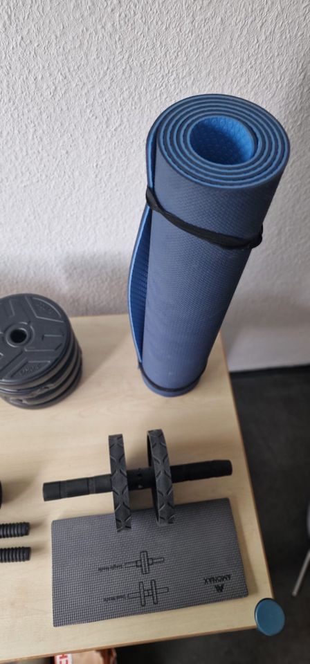 Dumbbell 2x 15kg + Yogamatte + Bauchroller in Rostock