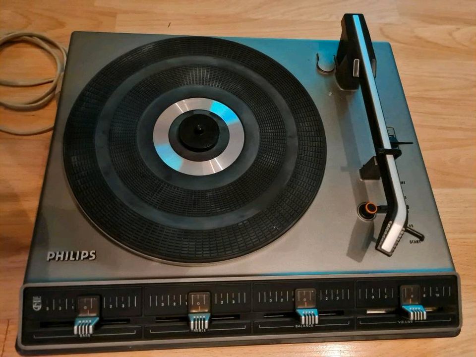 Plattenspieler mit Verstärker und 2 LT-Boxen,von Philips. in Bayern -  Landshut | Weitere Audio & Hifi Komponenten gebraucht kaufen | eBay  Kleinanzeigen ist jetzt Kleinanzeigen