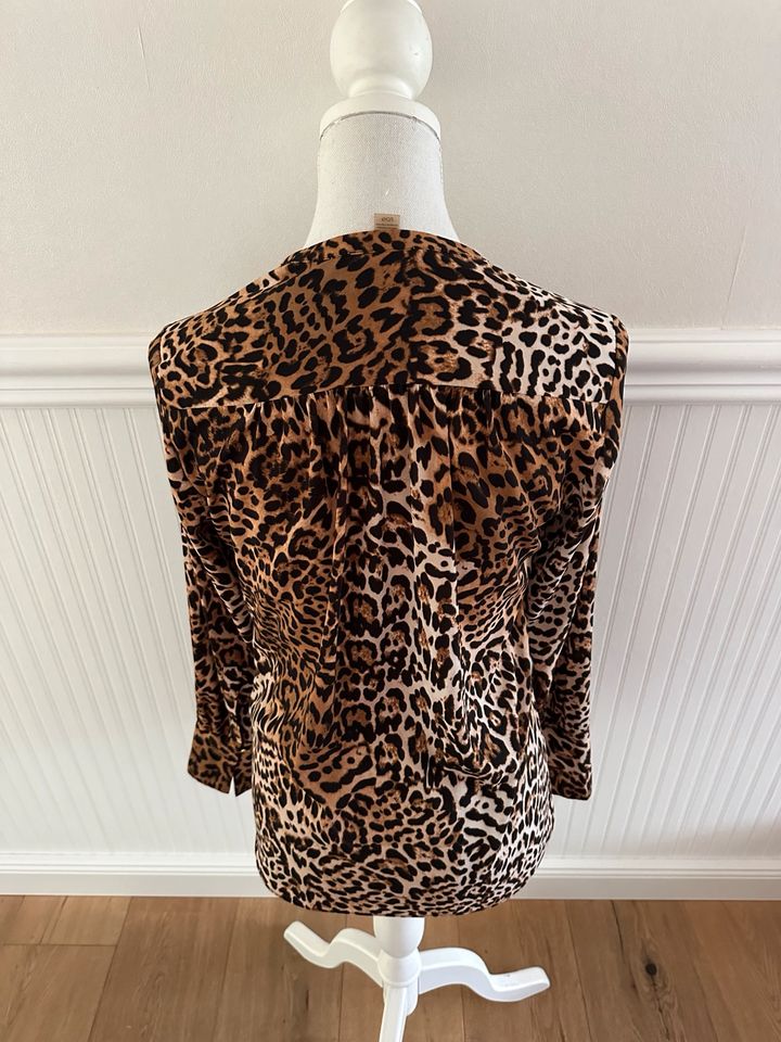 Bluse von Calvin Klein Gr. S Leoparden Muster sehr guter Zustand in Wallmerod