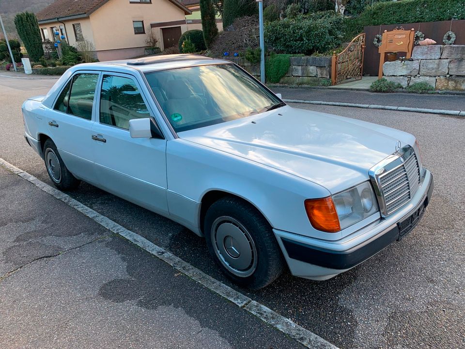 Mercedes 200E W124 Daimler Oldtimer mit H Zulassung in Sachsenheim