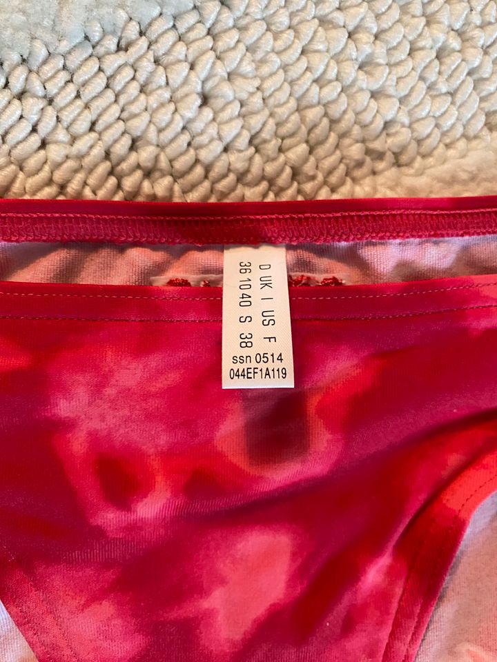Esprit Bikini Hose Größe 36 neu mit Etikett Batik Muster rot pink in Oberhausen