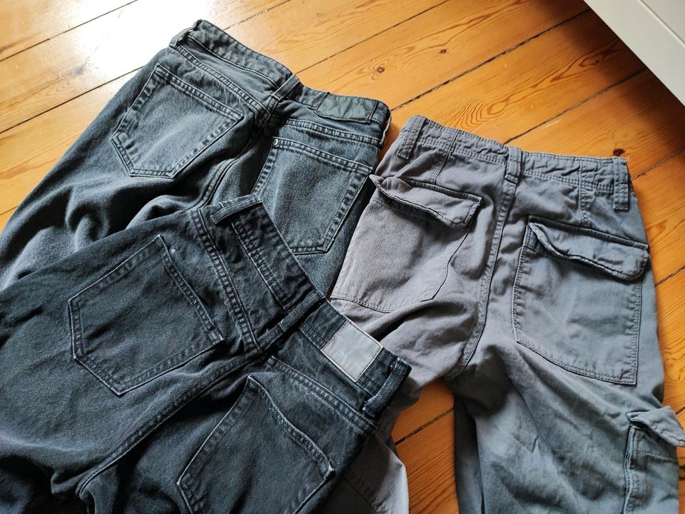 Zara, H&M Jeans Gr 32 oder 164 schwarz Bershka Cargohose grau in Zweibrücken