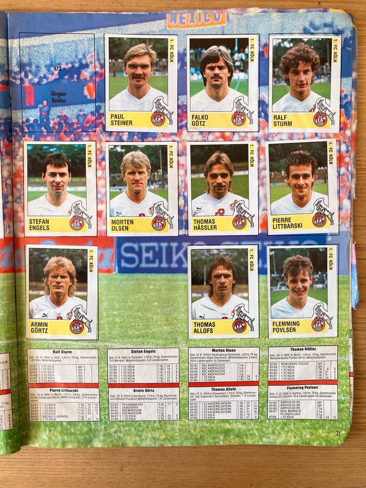 Sammelalbum Panini Fußball 1988 in Trier