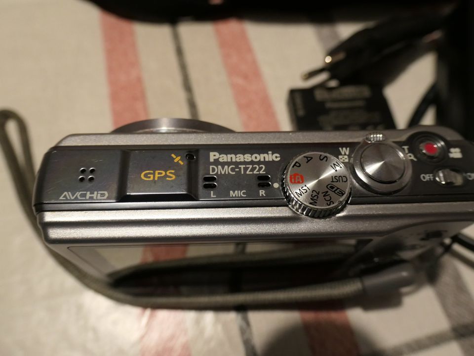 Kompaktkamera Panasonic TZ 22 mit Zubehör in Lichtenberg/Erzgebirge