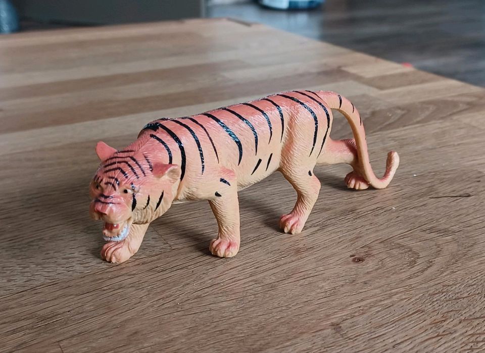 Star Toys Tiger in Auerbach