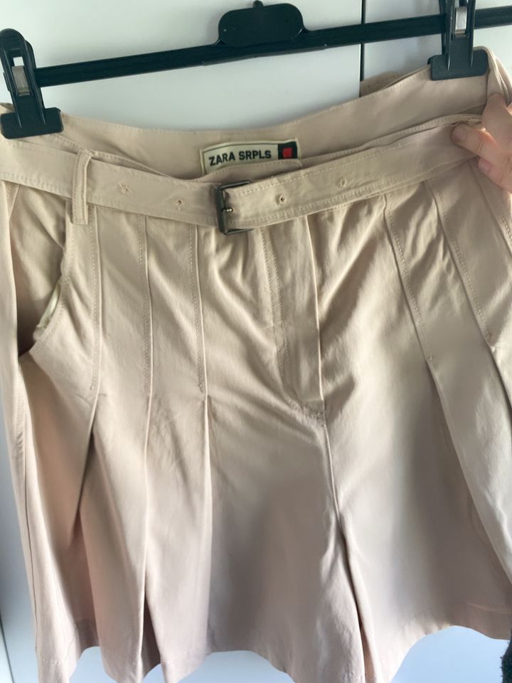 Zara SRPLS Shorts , Größe M , neu in Vilshofen an der Donau