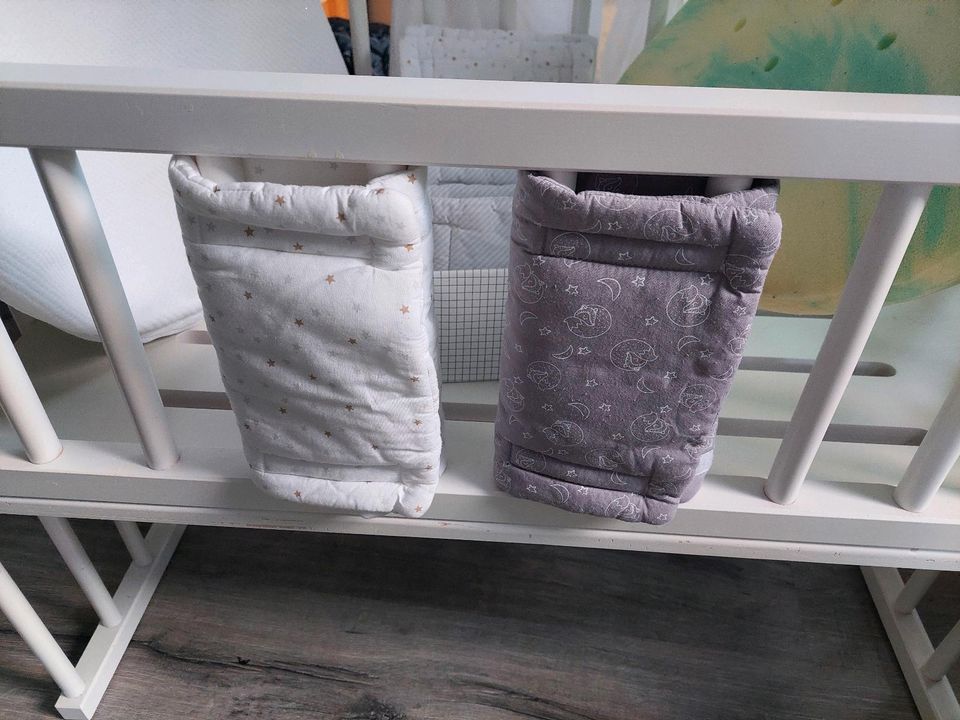 Beistellbett babybay mit viel Zubehör in Kiel