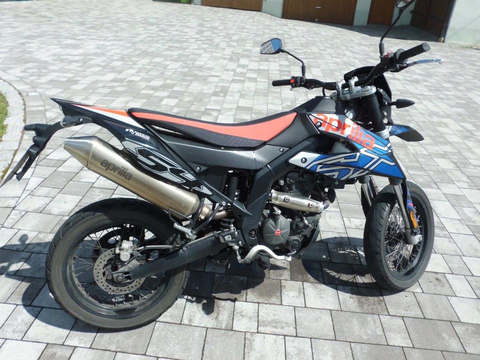 Aprilia SX 125 Supermoto Euro 5 Silver Alien Motorrad Moped 2022 in Ansbach