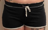 Damen Shorts Größe S schwarz weiß top Zustand Köln - Nippes Vorschau