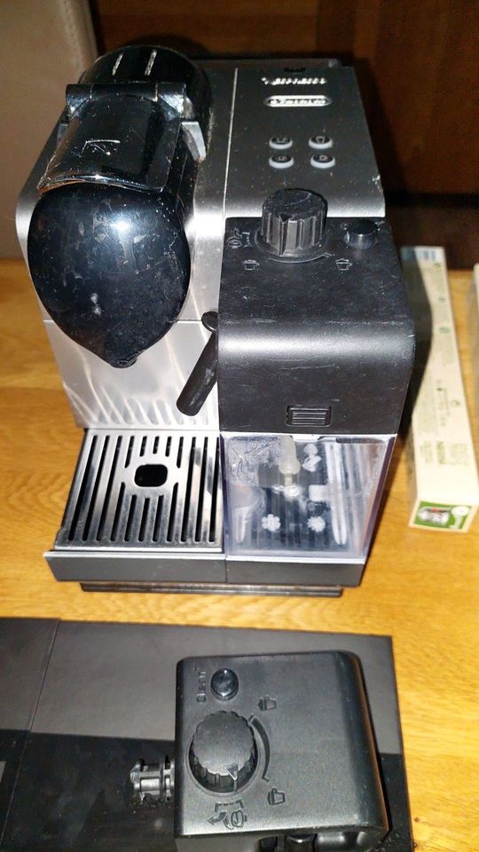 Delonghi Latissima Nespresso Kapselmaschine Kaffeemaschine in Adelsdorf