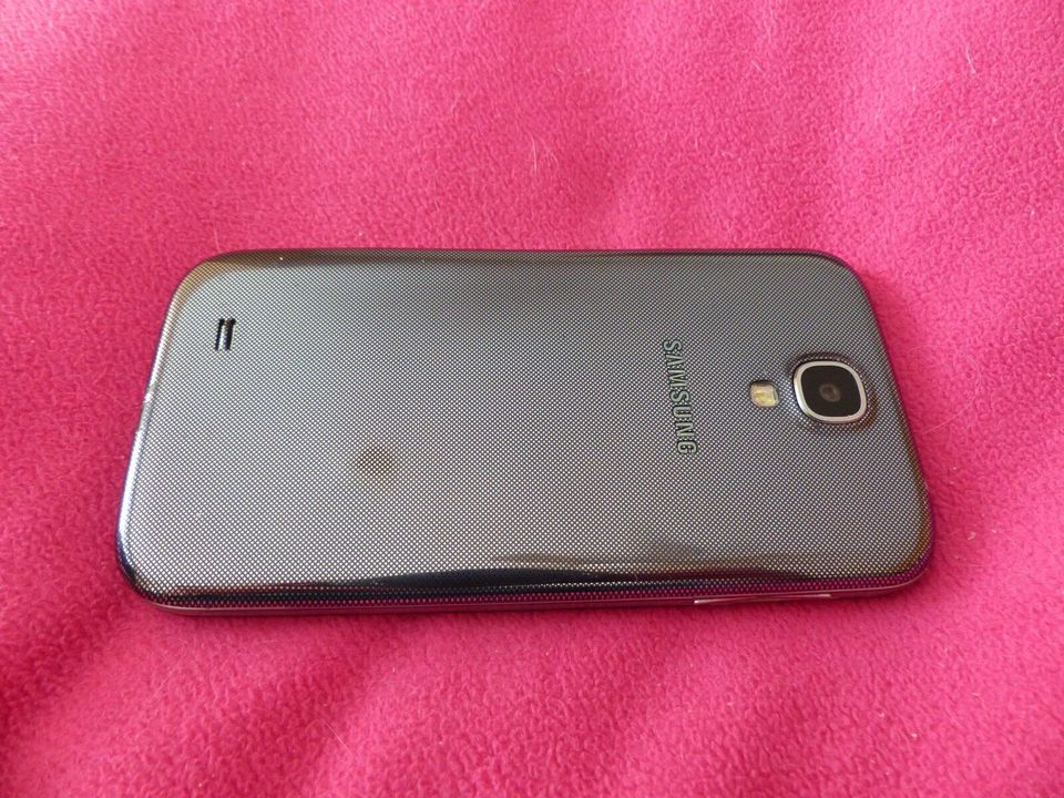 Handy Samsung S4 GT-I9505 Smartphone mit Schutzhülle ohne Simlock in Überlingen