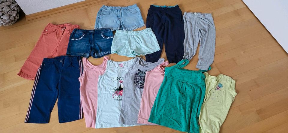 Sommer Kleidungspaket 140 Tshirts kurze Hosen in Nürnberg (Mittelfr)