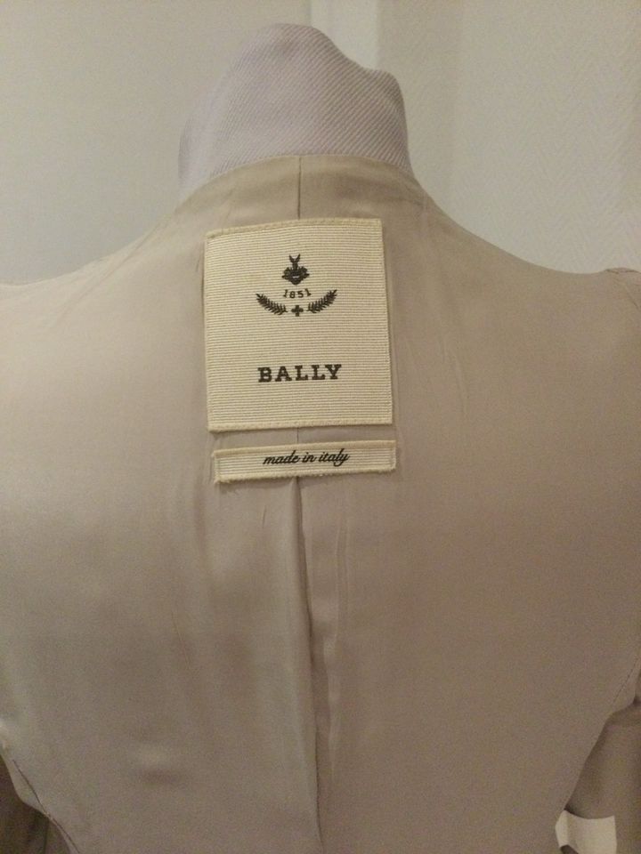 Asymmetrischer Wollmantel silber grau Bally in Berlin