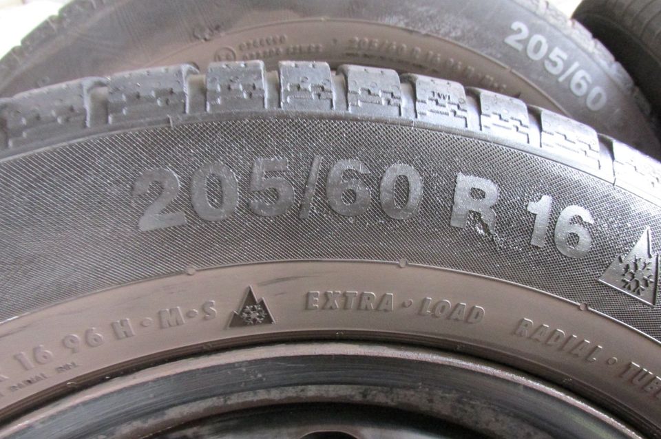 Continental Winterreifen 205/60R16 mit Radblenden. in Wächtersbach