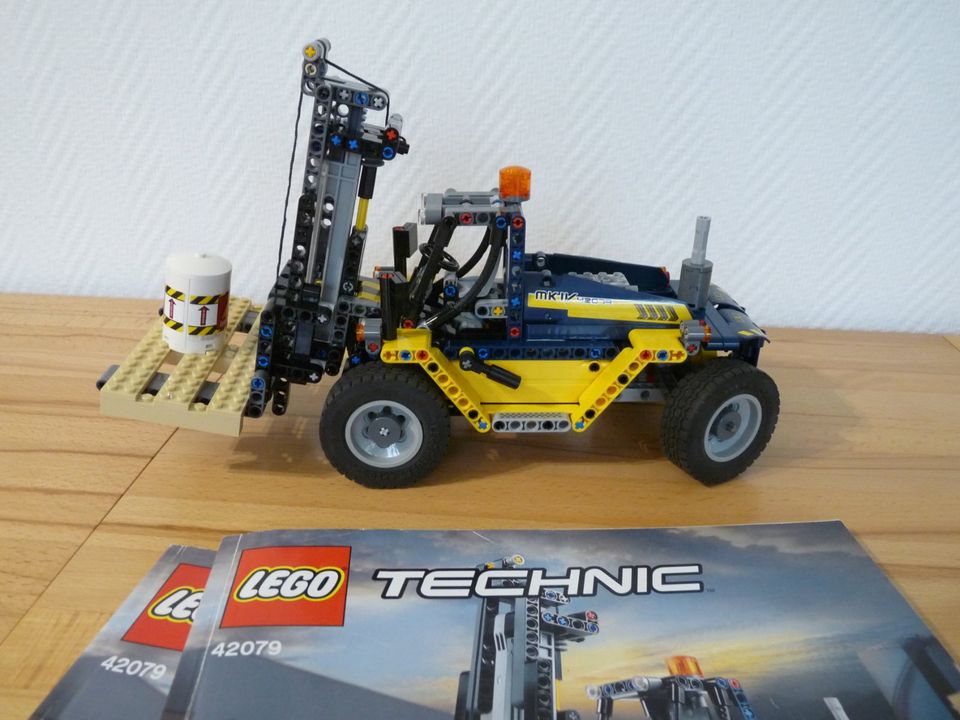 LEGO Technic (42079) Schwerlast-Gabelstapler, komplett mit BA in Uetze