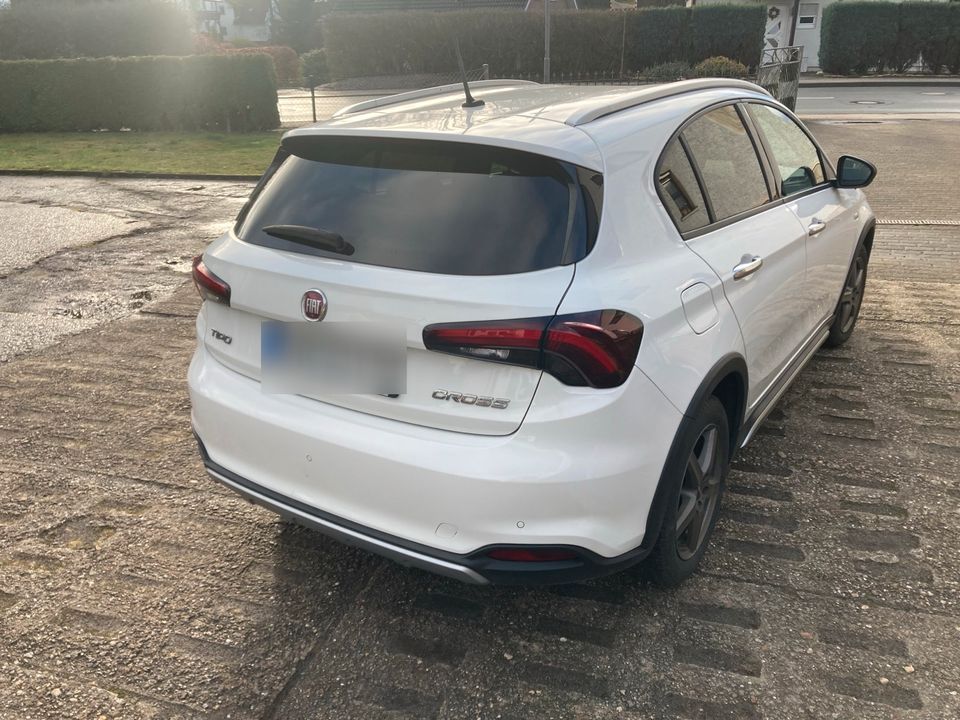 Fiat Tipo weiß in Neuhaus-Schierschnitz