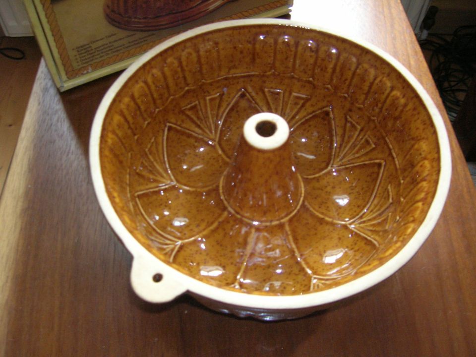Eine Topfkuchenform aus Keramik - Dekoramik von Dr. Oetker in Rinteln