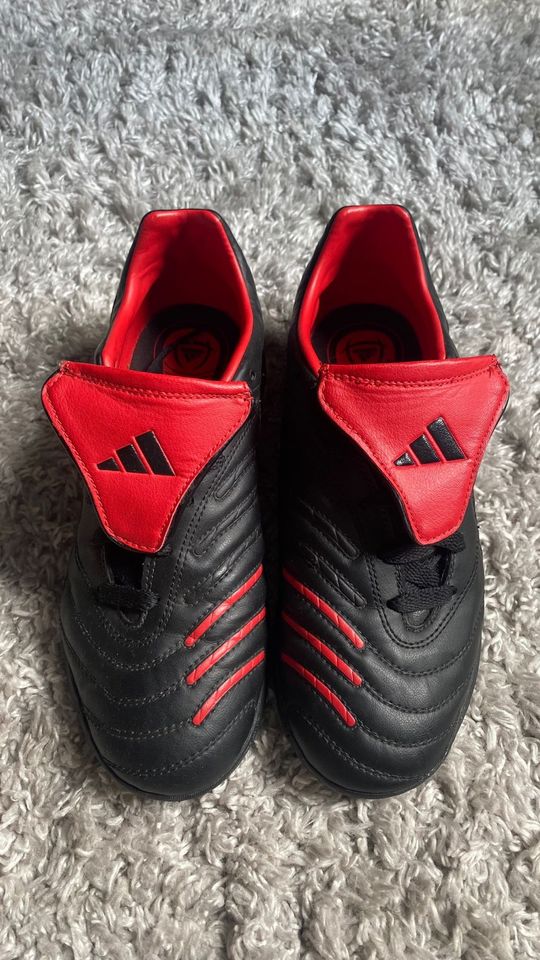 Adidas Turnschuhe Sportschuhe Gr.38 schwarz rot in Gotha