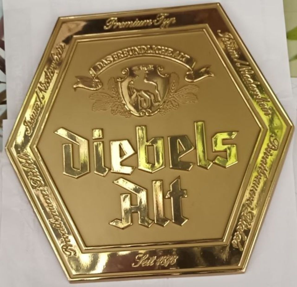 Diebels Alt- Bier - goldenes - Werbeschild in Quedlinburg