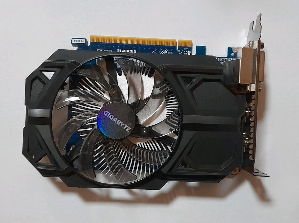 GIGABYTE GeForce GTX 750 Ti Grafikkarte (Windforce 1X, 2GB GDDR5, in Centrum