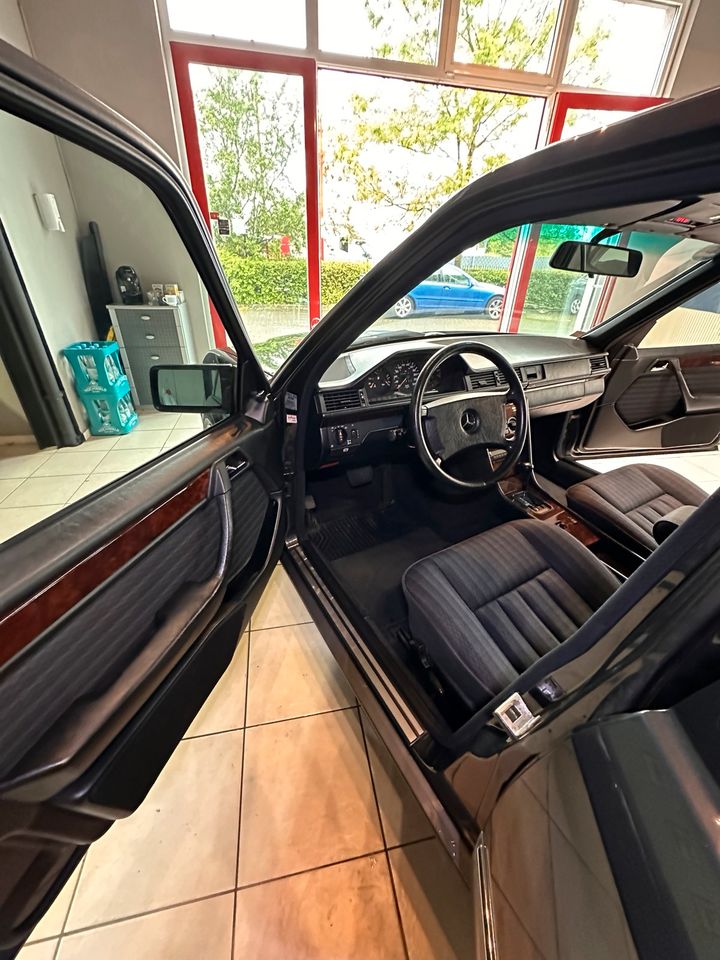 Mercedes Benz 260E ( Automatik, Klimaanlage, H-Zulassung ) in Bergheim