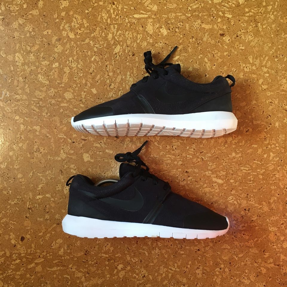 Nike Roshe Run NM TP Tech Pack 'Black/White' in Vohburg an der Donau