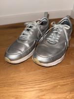 Silberne Nike Sneaker Gr. 41 Dresden - Innere Neustadt Vorschau