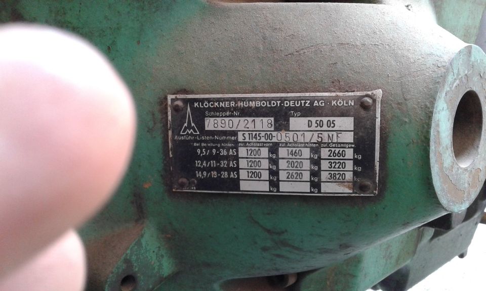 Deutz 5005, ca. 9000 Bstd. keine Rostlaube, noch im Einsatz. in Mörlenbach