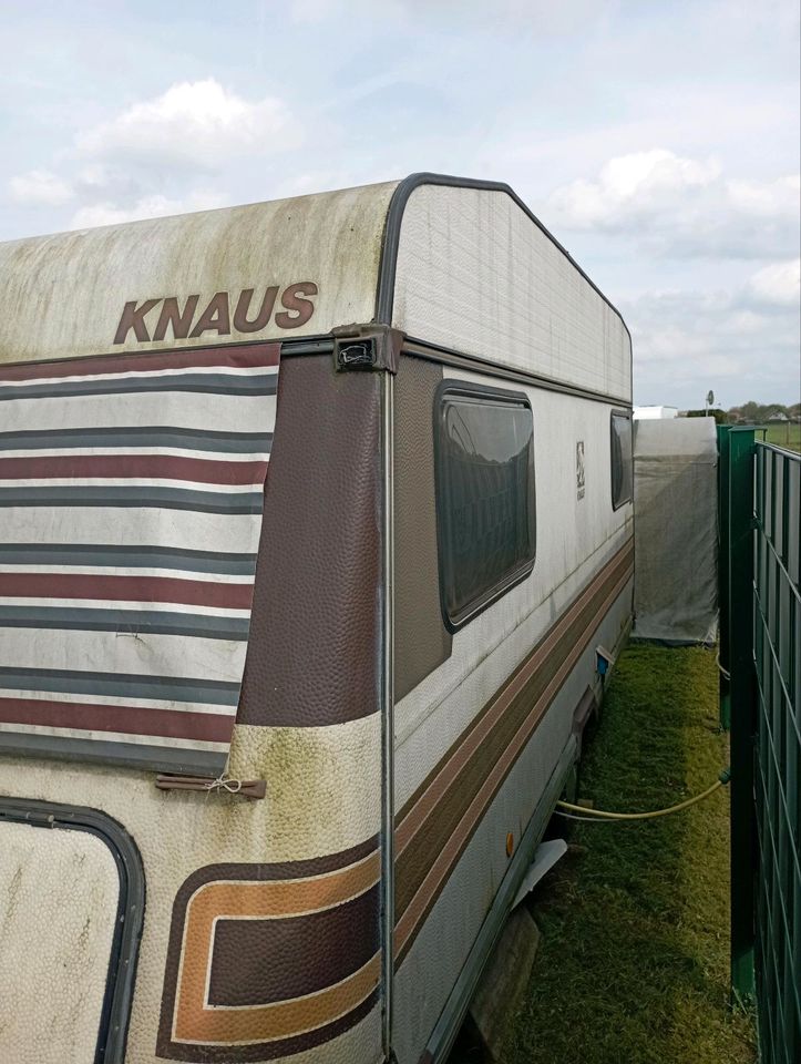 Wohnwagen mit Vorzelt Knaus Azur 485 an Bastler in Papenburg