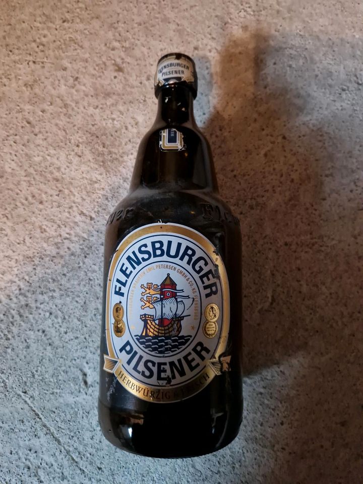 Tausche Deko Flasche spardose Flensburger 2 liter Flasche leer in Weißenthurm  