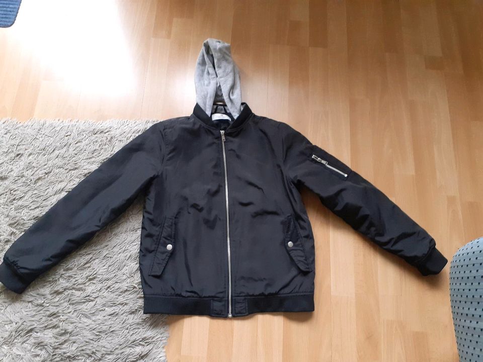 Jacke Bomberjacke Pilotenjacke H&M 146/152 schwarz Kapuze  TOP in Velbert