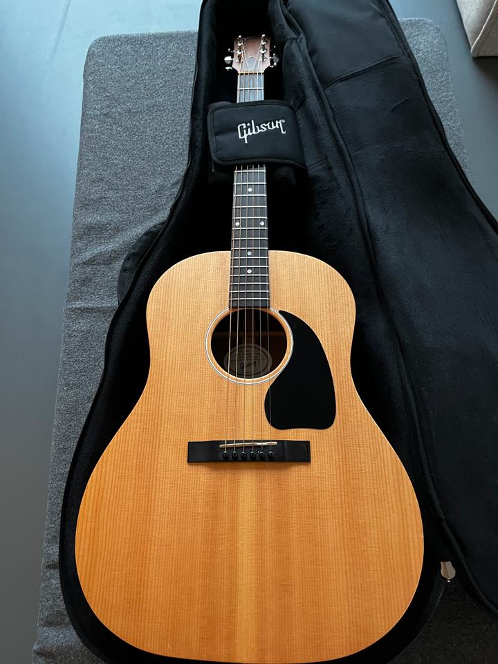 Gibson G-45 Natural mit K&K Pure Mini (Pure Western Mini) Pickup in Berlin